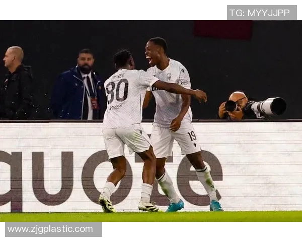 罗马队在主场迎战比尔森队全力争胜的关键对决