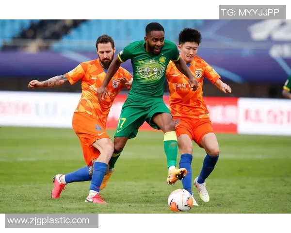 鲁能与国安激战背后裁判组的判罚争议与影响分析